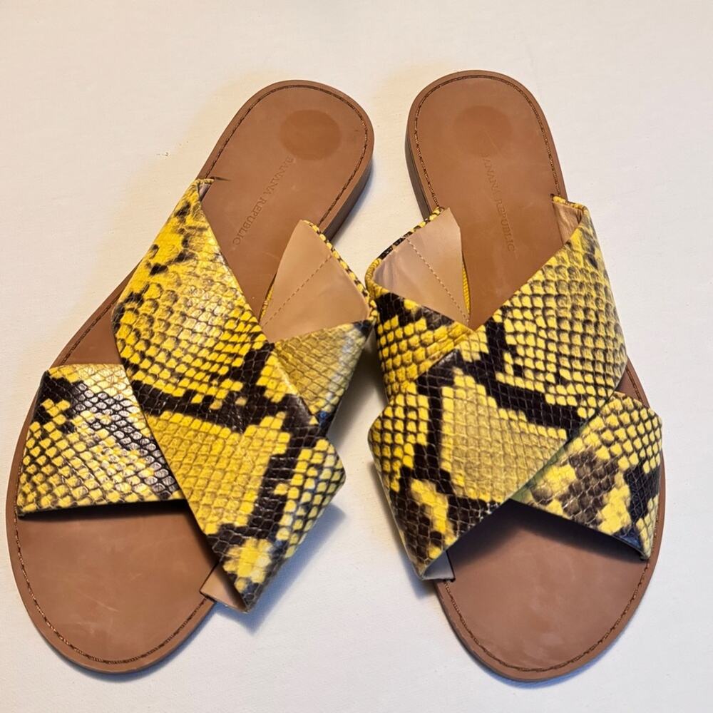 Banana Republic Women’s Low Heel Cross Strap Snakeskin Sandals Sz 8